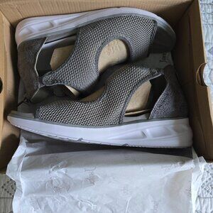 JBU Jambu Margot Light Grey Snake Sandal Size 11 NEW with BOX